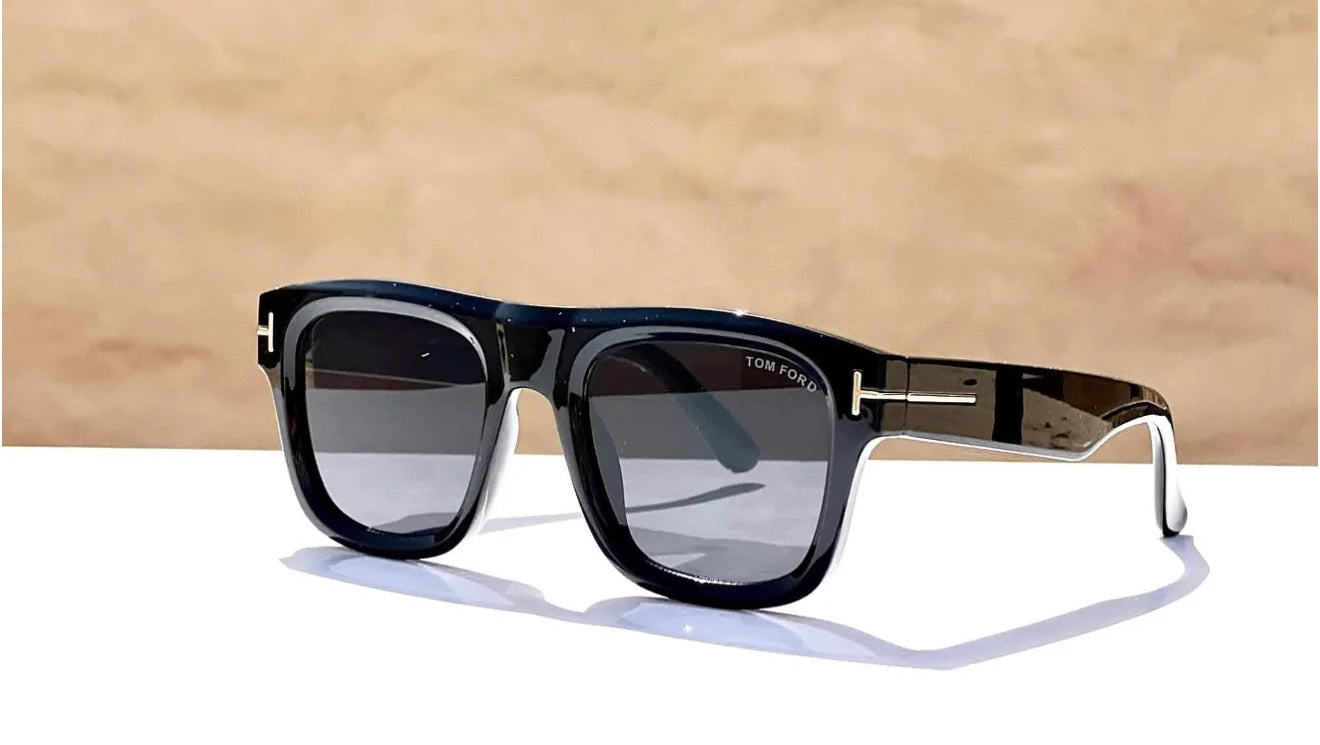 TOMM GLOSSY BLACK