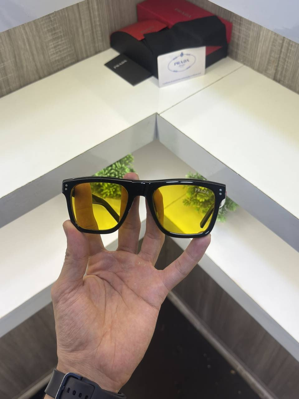 SK 3835- SHINE BLACK (YELLOW LENS)