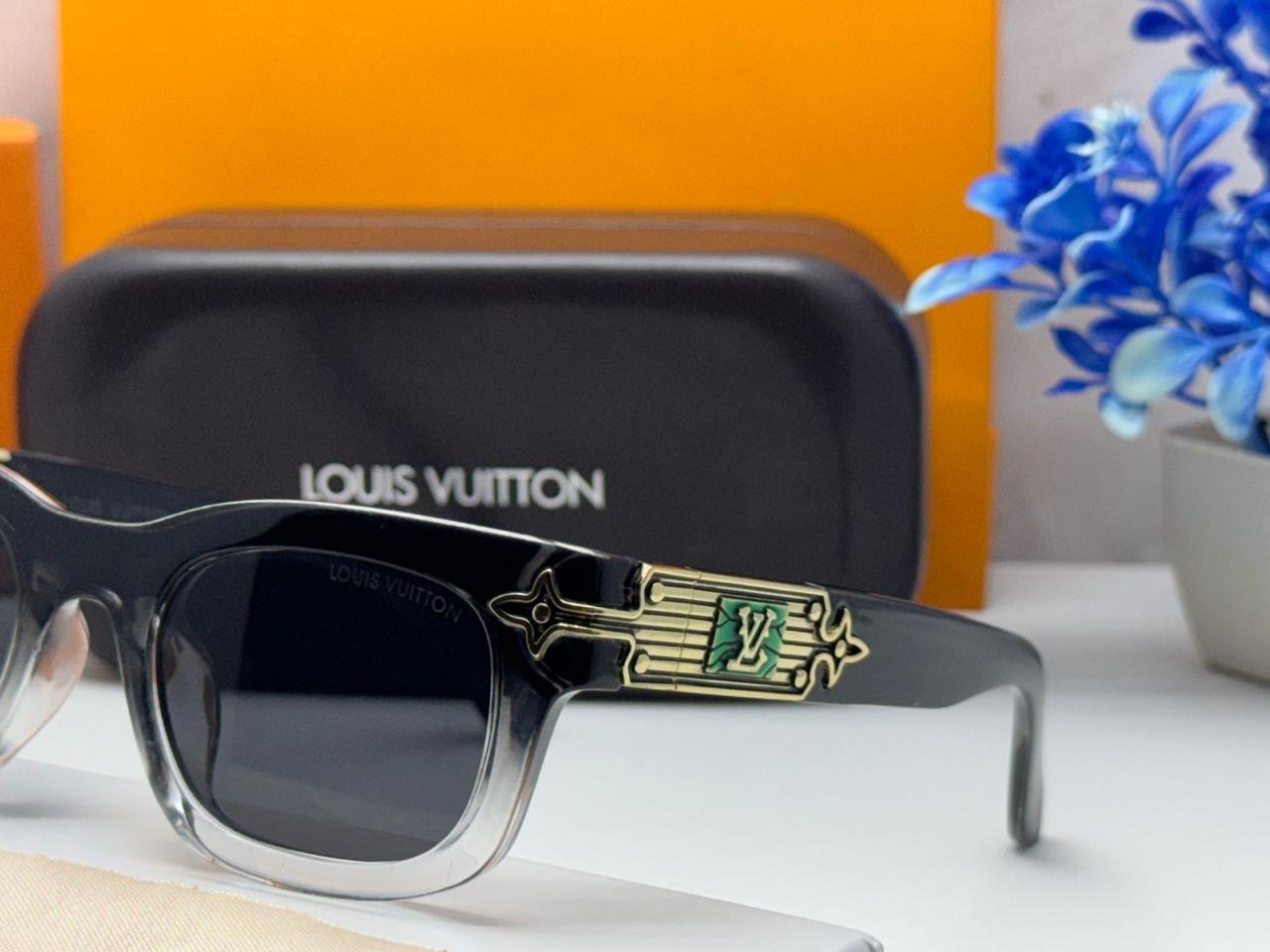 L&V-8898 Gradient Square Sunglasses – Black &amp; Crystal Frame with Grey Lens