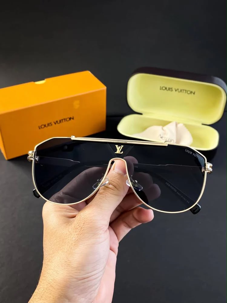 L-5565 Premium  Sunglasses – Gold Frame with Black Gradient Lens