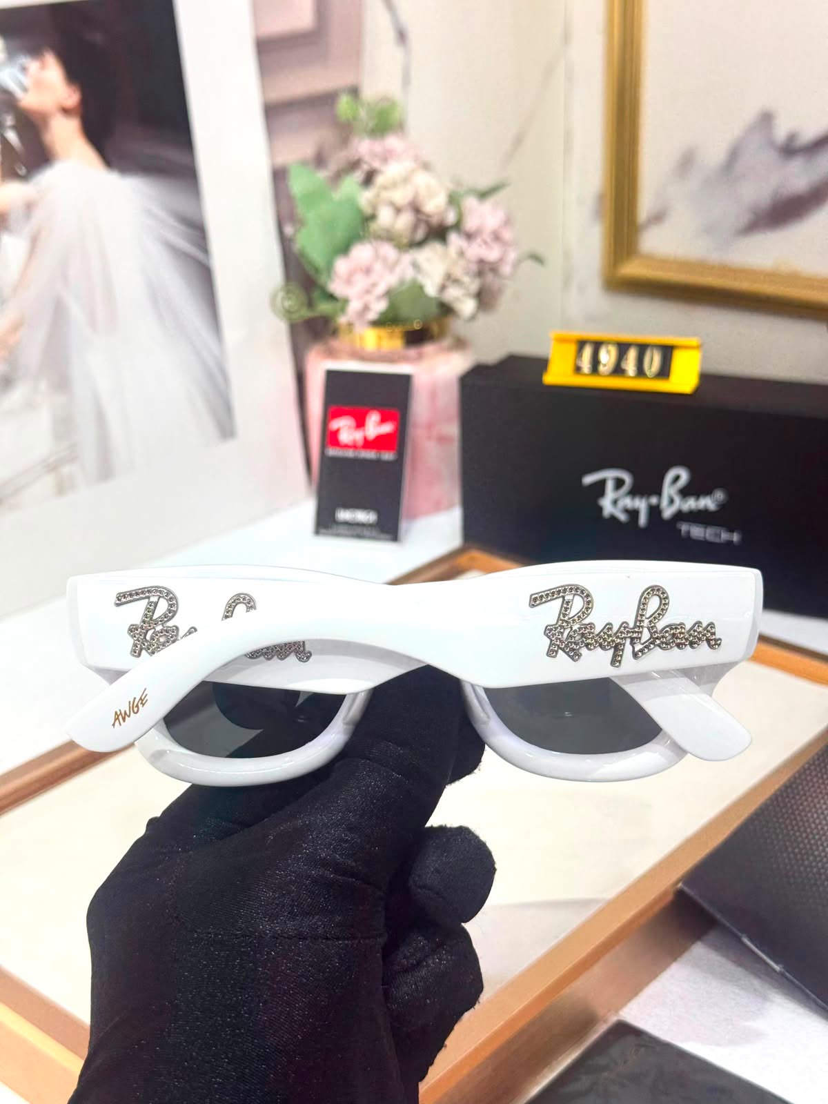 2700-PUFF WHITE