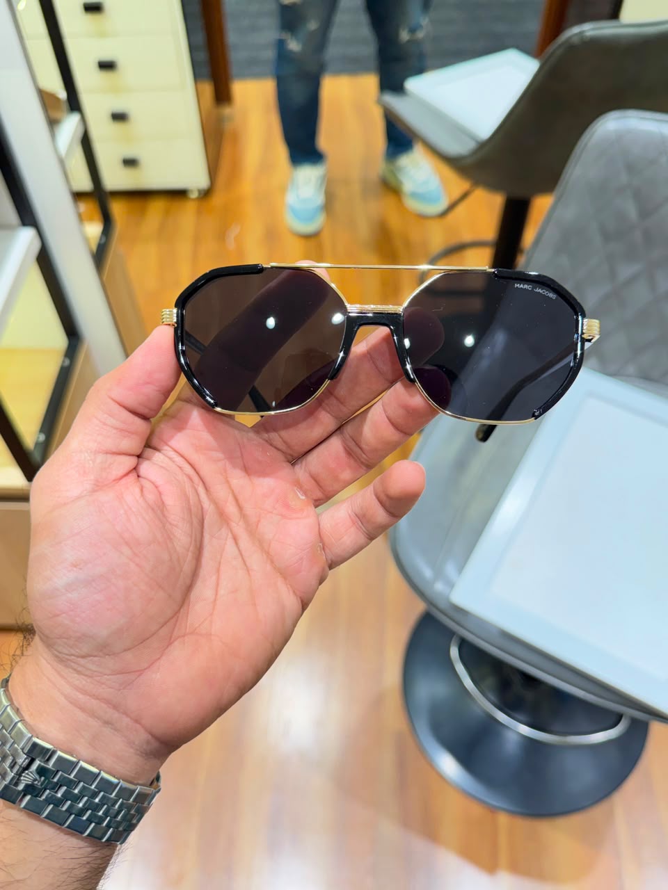 MJ-7977 Black with Black Lens